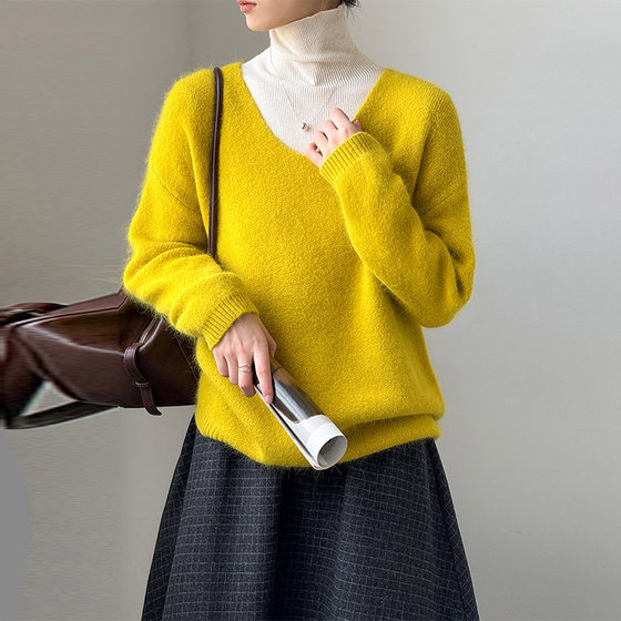 Lazy style rabbit fur knitted sweater for women autumn and winter 2025 new warm soft and waxy loose v-neck pullover top 
Lazy style rabbit fur knitted sweater for women autumn and winter 2025 new warm soft and waxy loose v-neck pullover top