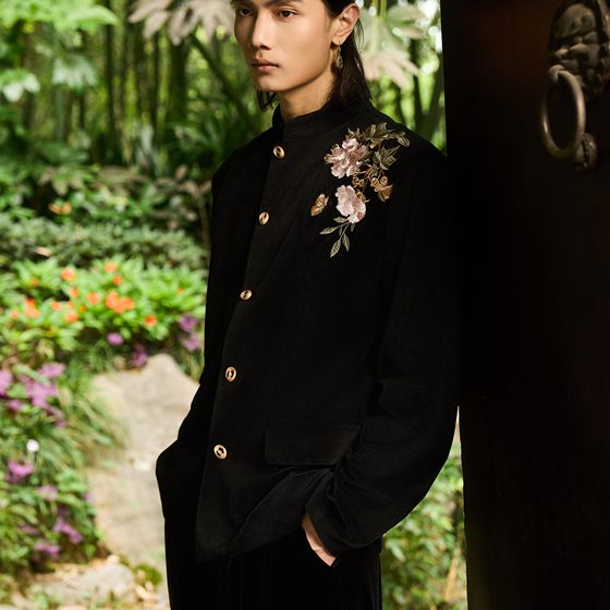 New Chinese style national style peony flower embroidery stand collar suit jacket men's high-end wedding tunic suit trend
New Chinese style national style peony flower embroidery stand collar suit jacket men's high-end wedding tunic suit trend