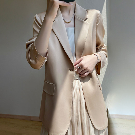 Commuter acetic acid satin suit new spring and summer casual waist-closing and drooping suit long-sleeved silk jacket for women
Commuter acetic acid satin suit new spring and summer casual waist-closing and drooping suit long-sleeved silk jacket for women