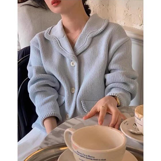 Korean chic autumn and winter French gentle style single-breasted loose casual double pocket solid color knitted sweater jacket for women
Korean chic autumn and winter French gentle style single-breasted loose casual double pocket solid color knitted sweater jacket for women