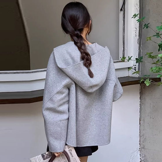 Korean chic autumn and winter niche retro zipper loose casual versatile short long-sleeved hooded woolen jacket for women
Korean chic autumn and winter niche retro zipper loose casual versatile short long-sleeved hooded woolen jacket for women