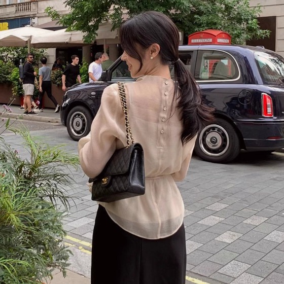 Korean chic autumn niche design inner strap shirt + single-breasted thin long-sleeved shirt set
Korean chic autumn niche design inner strap shirt + single-breasted thin long-sleeved shirt set