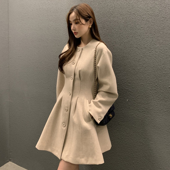Korean chic autumn French retro round neck pleated waist slim long sleeves A-line small jacket coat for women
Korean chic autumn French retro round neck pleated waist slim long sleeves A-line small jacket coat for women