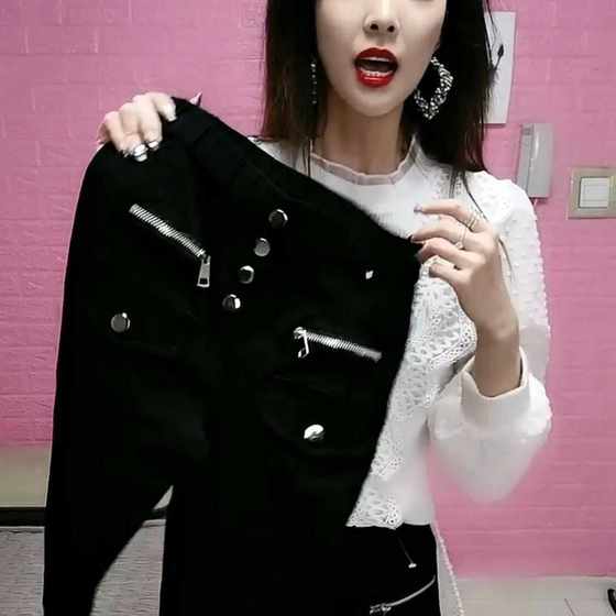 Black multi-button design zippered small foot jeans 2025 spring new high-waist stretch-tight pencil pants
Black multi-button design zippered small foot jeans 2025 spring new high-waist stretch-tight pencil pants