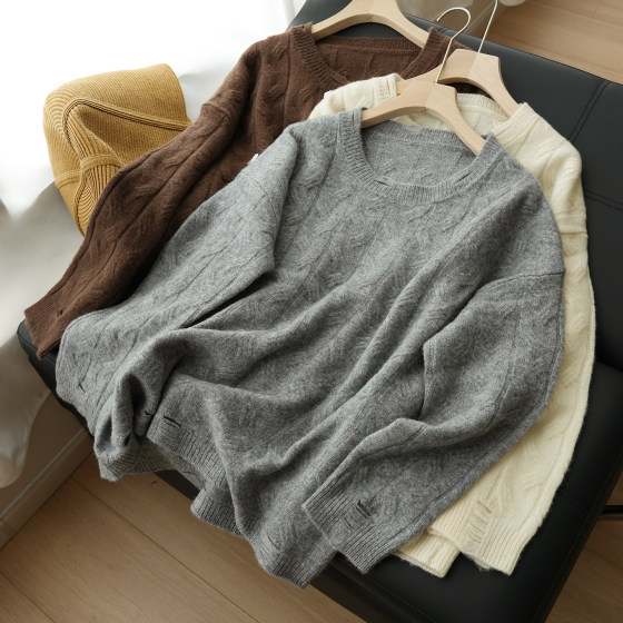 Off-season benefits are not helpful. Two-piece set, women's knitted woolen sweater, round neck hole jacquard sweater scarf, autumn and winter. 
Off-season benefits are not helpful. Two-piece set, women's knitted woolen sweater, round neck hole jacquard sweater scarf, autumn and winter.