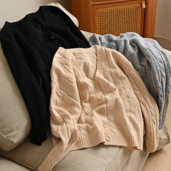 89233 Special offer is unhelpful, women's big V-neck wool cardigan long-sleeved sweater, autumn and winter women's clothing 
89233 Special offer is unhelpful, women's big V-neck wool cardigan long-sleeved sweater, autumn and winter women's clothing