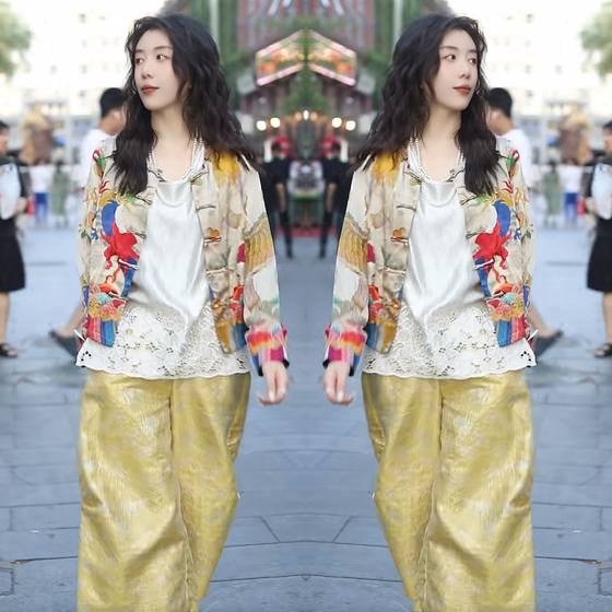 New Chinese-style internet celebrity hot style, mature style, national trend style, age-reducing printed plate button jacket with lace tops and pants
New Chinese-style internet celebrity hot style, mature style, national trend style, age-reducing printed plate button jacket with lace tops and pants