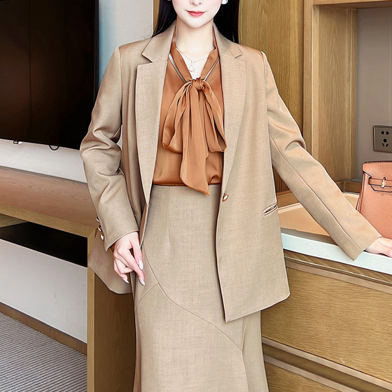 Suit jacket women's temperament 2025 new commuter POLO collar suit slim and high-end khaki top
Suit jacket women's temperament 2025 new commuter POLO collar suit slim and high-end khaki top