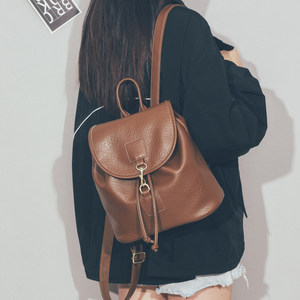 Retro soft leather backpack for women's high-end Korean style versatile travel small schoolbag lightweight commuting mother's backpack 
Retro soft leather backpack for women's high-end Korean style versatile travel small schoolbag lightweight commuting mother's backpack
