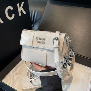 Super popular small bag women's 2025 new niche woven chain armpit mobile phone bag high-end single shoulder crossbody bag 
Super popular small bag women's 2025 new niche woven chain armpit mobile phone bag high-end single shoulder crossbody bag