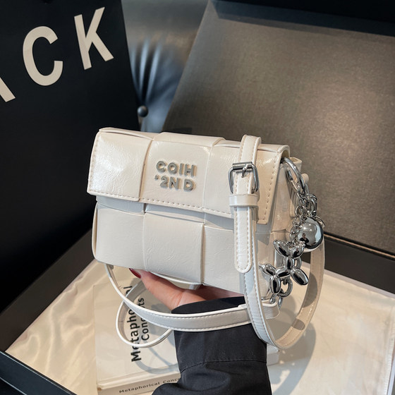 Super popular small bag women's 2025 new niche woven chain armpit mobile phone bag high-end single shoulder crossbody bag 
Super popular small bag women's 2025 new niche woven chain armpit mobile phone bag high-end single shoulder crossbody bag