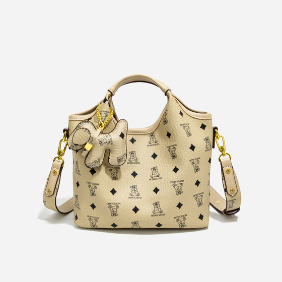 High-end niche bag for women 2025 new super hot bear food basket bag fashionable versatile one-shoulder crossbody bag 
High-end niche bag for women 2025 new super hot bear food basket bag fashionable versatile one-shoulder crossbody bag