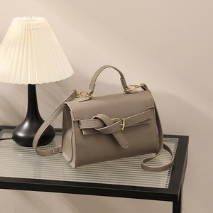 Super hot small bag for women 2025 new niche design hand-held postman bag high-end versatile one-shoulder crossbody bag 
Super hot small bag for women 2025 new niche design hand-held postman bag high-end versatile one-shoulder crossbody bag