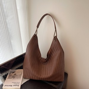 Large-capacity bag women's 2025 new super hot woven commuter tote bag high-end versatile fashion shoulder bag 
Large-capacity bag women's 2025 new super hot woven commuter tote bag high-end versatile fashion shoulder bag