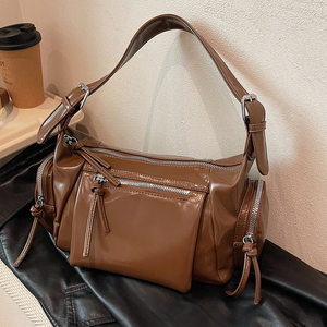Texture retro soft leather commuter bag women's 2025 autumn and winter new hot girl style motorcycle armpit shoulder bag 
Texture retro soft leather commuter bag women's 2025 autumn and winter new hot girl style motorcycle armpit shoulder bag