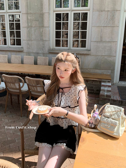 Chi umbrella girl's original intention flocking polka dot lace cute little flying sleeves thousand-layer square collar shirt top summer
Chi umbrella girl's original intention flocking polka dot lace cute little flying sleeves thousand-layer square collar shirt top summer