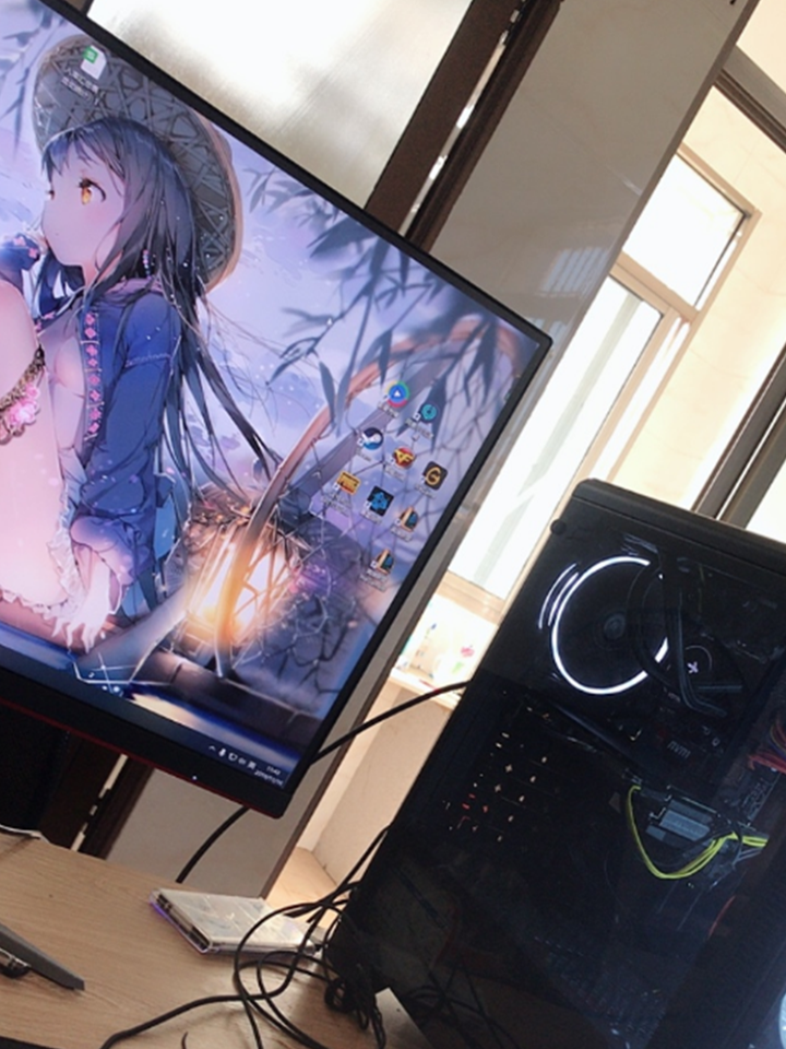 AOC 165Hz曲面显示器 AOC 165Hz曲面显示器