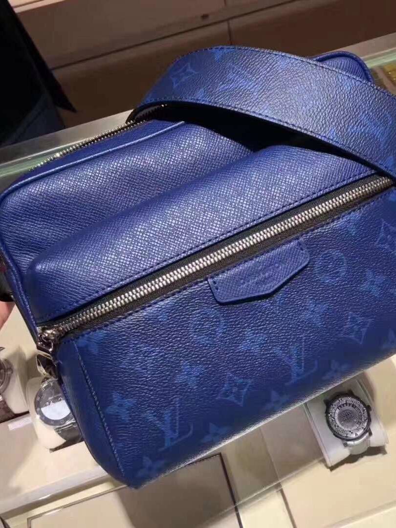 LV 限量单肩斜跨包 LV 限量单肩斜跨包