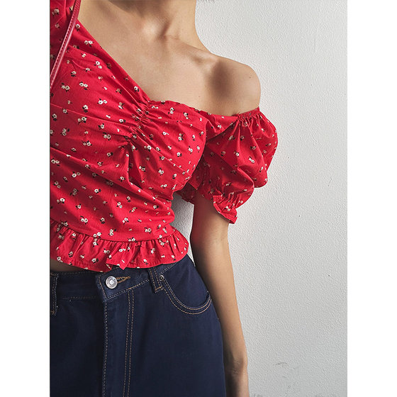 A small amount of spot authentic Korean-style Dongdaemun summer girl French waisted ruffle skirt hem floral puff sleeve shirt
A small amount of spot authentic Korean-style Dongdaemun summer girl French waisted ruffle skirt hem floral puff sleeve shirt