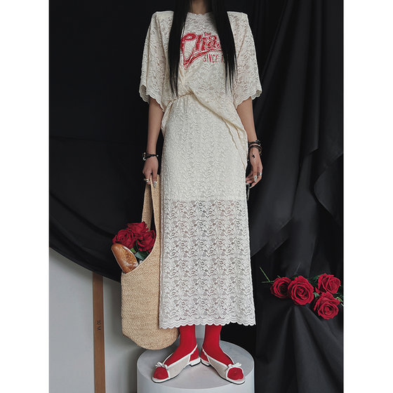 A small amount of spot authentic Korean Dian Dongdae Gate 25 summer design lace letter printed T-shirt + lace hook-up skirt
A small amount of spot authentic Korean Dian Dongdae Gate 25 summer design lace letter printed T-shirt + lace hook-up skirt