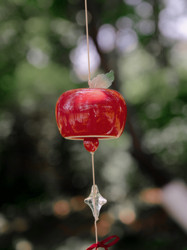 《Lost Heartbeat》 Ceramic Apple Wind Chime Summer Day Fruit Core Hanging Ornament Gift Wind Chime Handmade DIY Material Kit 《Lost Heartbeat》 Ceramic Apple Wind Chime Summer Day Fruit Core Hanging Ornament Gift Wind Chime Handmade DIY Material Kit