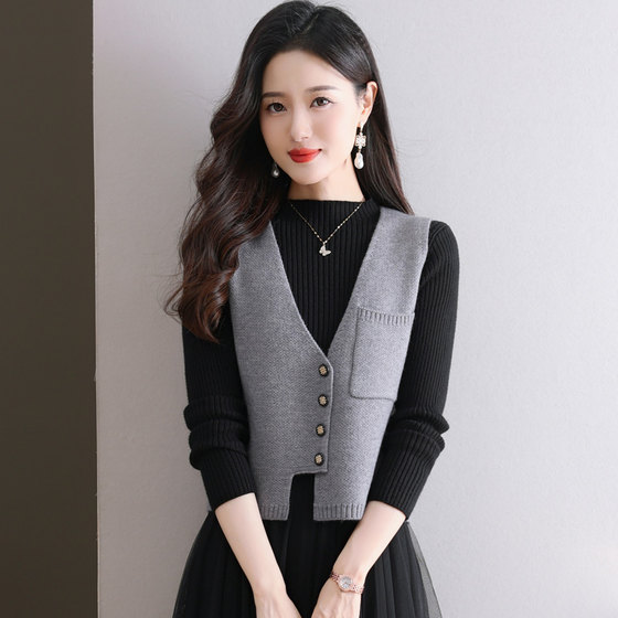 Knitted wool vest for women in autumn and winter 2025 autumn new style with skirt vest layered short sweater horse clip
Knitted wool vest for women in autumn and winter 2025 autumn new style with skirt vest layered short sweater horse clip