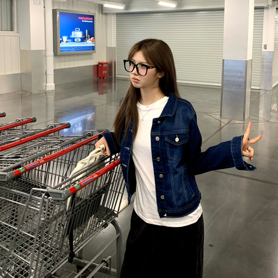 E7Q8 Street Sicily Autumn Fashionable Short Jacket for Women Classic Retro Small Cool Single Breasted Denim Jacket
E7Q8 Street Sicily Autumn Fashionable Short Jacket for Women Classic Retro Small Cool Single Breasted Denim Jacket