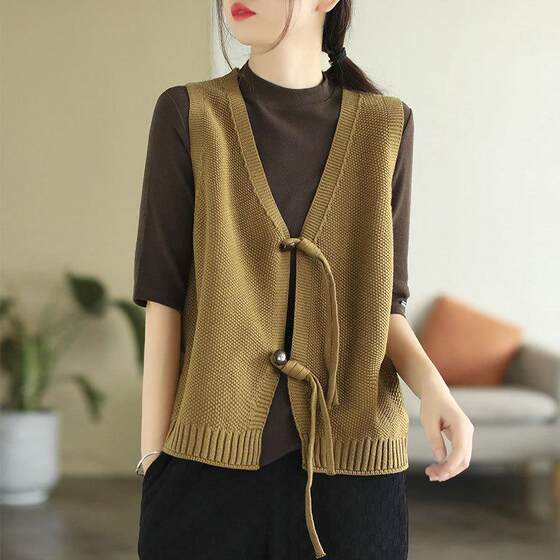 Literary retro buckle knitted vest women's vest spring and autumn new style loose large size V-neck vest 
Literary retro buckle knitted vest women's vest spring and autumn new style loose large size V-neck vest