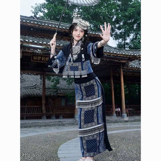 Miao batik clothing ethnic minority travel photography Miaojiang girl Tujia ethnic photography clothing hot dance
Miao batik clothing ethnic minority travel photography Miaojiang girl Tujia ethnic photography clothing hot dance