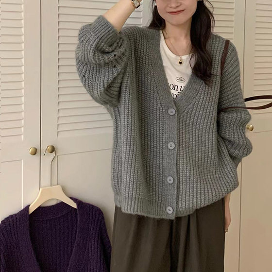 Korean lazy style solid color 2025 autumn and winter new knitted cardigan for women thick and thick needle versatile sweater jacket top
Korean lazy style solid color 2025 autumn and winter new knitted cardigan for women thick and thick needle versatile sweater jacket top