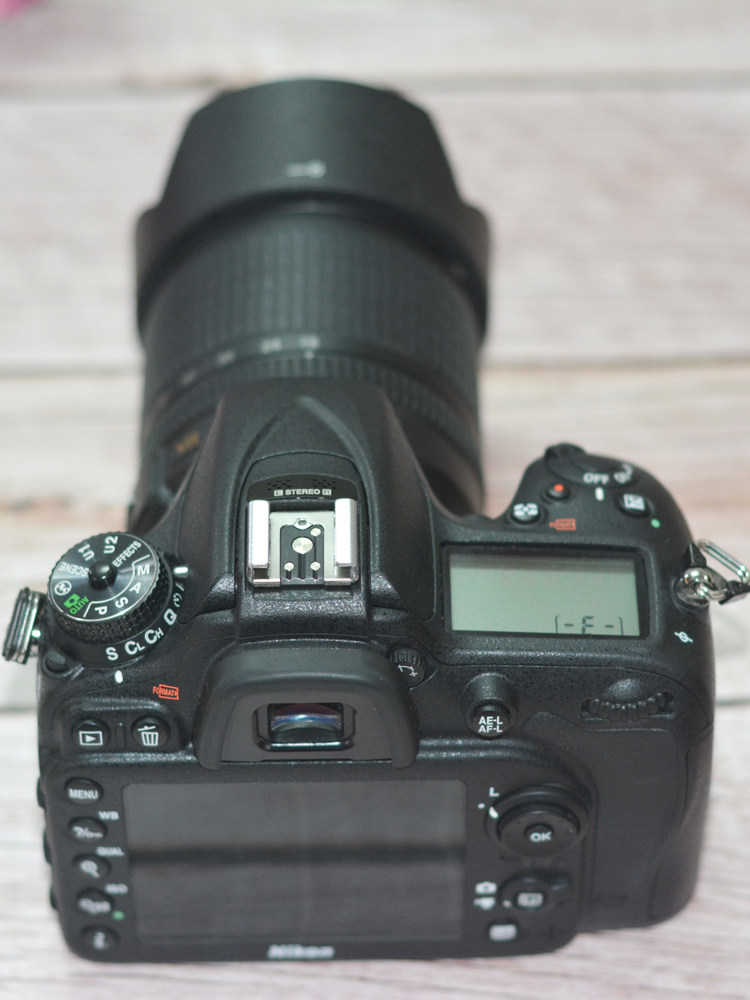 Nikon D7200 デジタル一眼レフカメラ - 24MP、3.5インチスクリーン