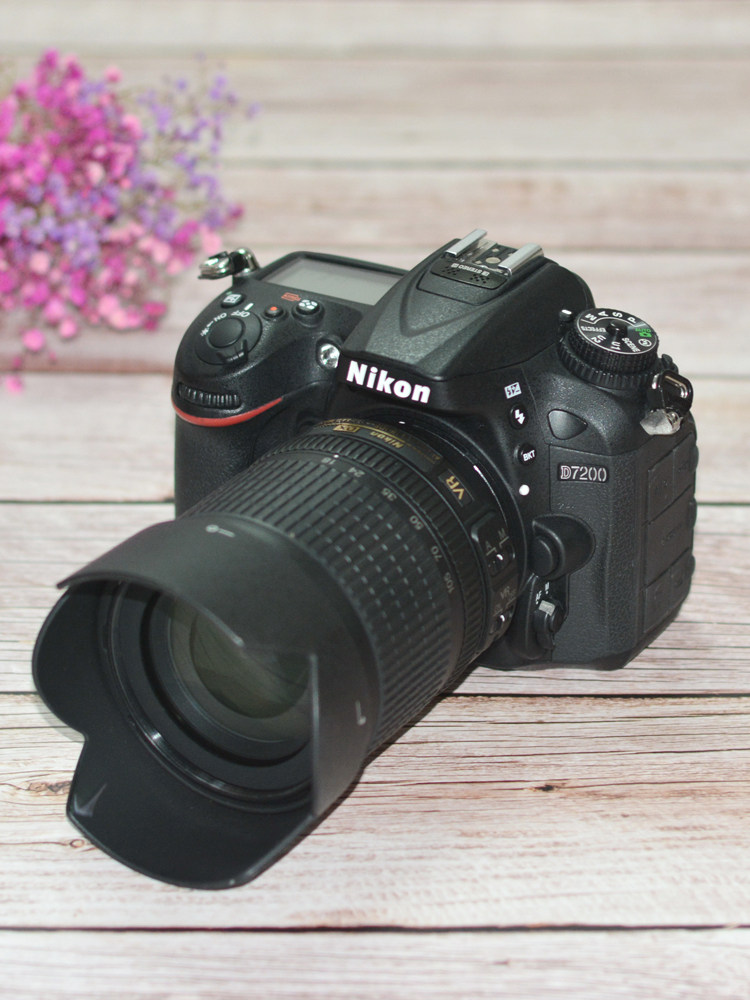 Nikon D7200 デジタル一眼レフカメラ - 24MP、3.5インチスクリーン