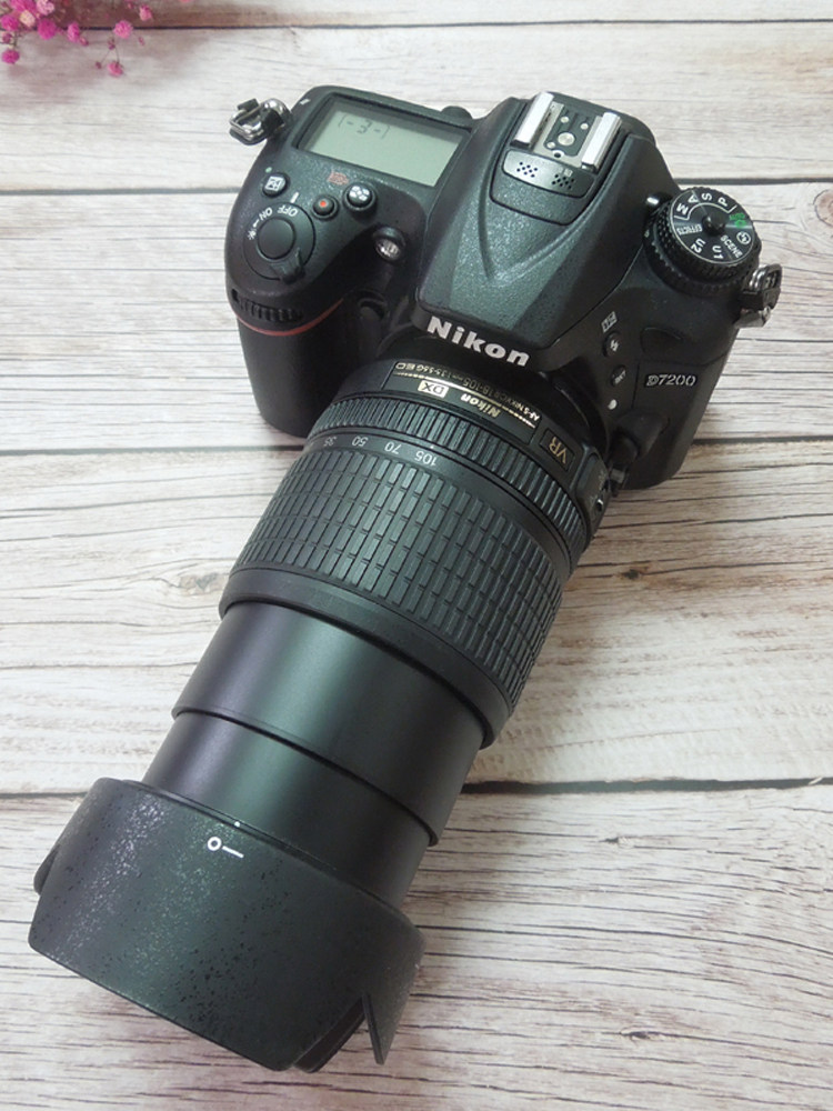 Nikon D7200 デジタル一眼レフカメラ - 24MP、3.5インチスクリーン