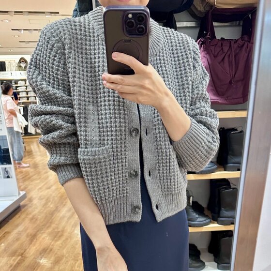 Japanese single women's waffle round neck knitted cardigan small fragrant style sweater long sleeve jacket autumn and winter new style 479676
Japanese single women's waffle round neck knitted cardigan small fragrant style sweater long sleeve jacket autumn and winter new style 479676