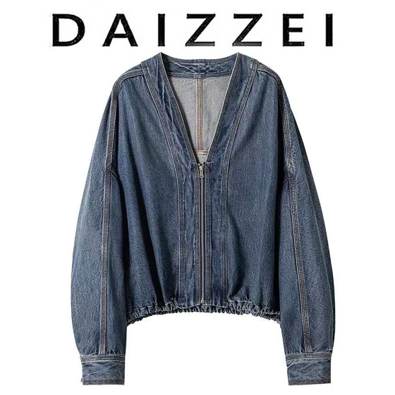 DAIZZEI ~ 2025 autumn new retro bat sleeve V-neck denim top for women loose versatile casual jacket trendy
DAIZZEI ~ 2025 autumn new retro bat sleeve V-neck denim top for women loose versatile casual jacket trendy