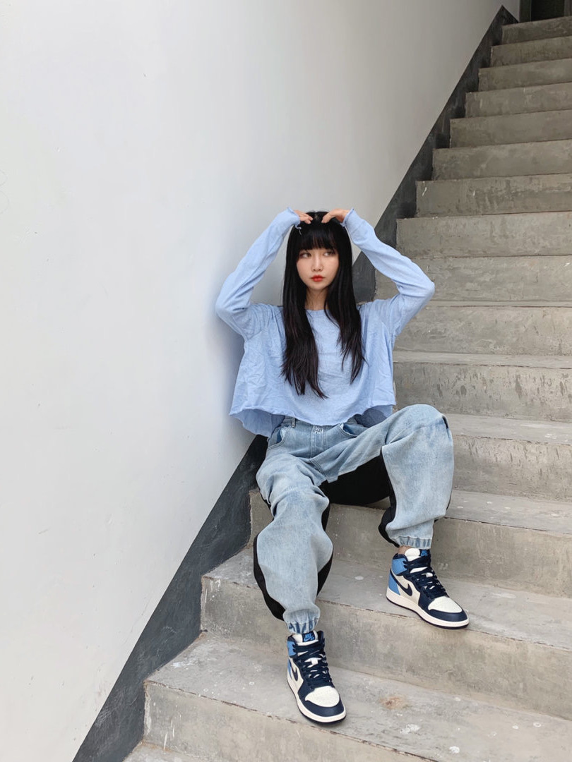 AJ1 黑白红小芝加哥中帮篮球鞋 AJ1 黑白红小芝加哥中帮篮球鞋