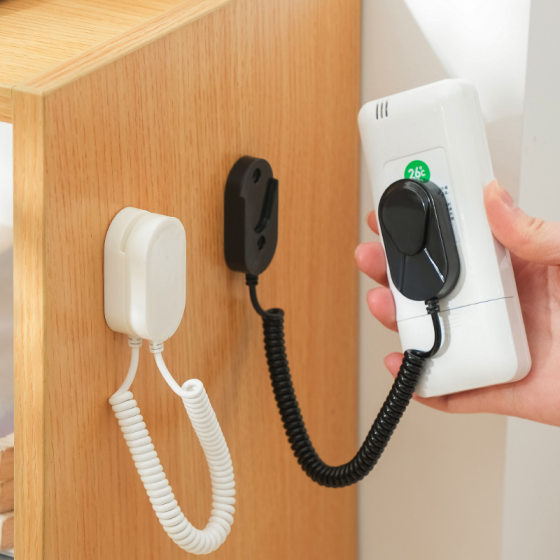 Remote control magnetic anti-lost rope female buckle wall-mounted TV air conditioner remote control without punching and no damage to the wall storage and organization 
Remote control magnetic anti-lost rope female buckle wall-mounted TV air conditioner remote control without punching and no damage to the wall storage and organization