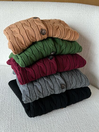 90807 Autumn 2025 New Pony Embroidered Twist Long Sleeve Knitted Sweater Solid Color Round Neck Sweater Cardigan Jacket
90807 Autumn 2025 New Pony Embroidered Twist Long Sleeve Knitted Sweater Solid Color Round Neck Sweater Cardigan Jacket