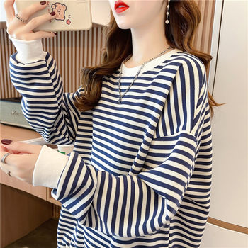 Striped round neck sweatshirt for women in autumn and winter new large size
 Striped round neck sweatshirt for women in autumn and winter new large size