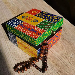 Handmade wooden jewelry box beauty debuts in antique style Handmade wooden jewelry box beauty debuts in antique style