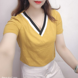 Short-sleeved T-shirt for women in summer trendy new fashion V-neck temperament slim short T-shirt small top 
Short-sleeved T-shirt for women in summer trendy new fashion V-neck temperament slim short T-shirt small top