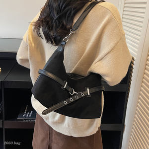 Western, fashionable, exquisite, versatile, simple and high-end temperament 2025 autumn women's portable shoulder crossbody bag 
Western, fashionable, exquisite, versatile, simple and high-end temperament 2025 autumn women's portable shoulder crossbody bag