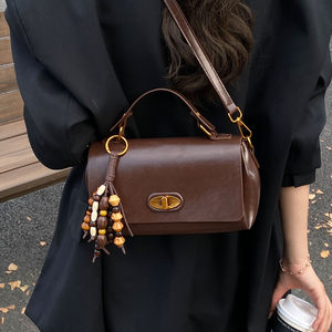 High-end texture simple and versatile commuting fashionable Korean version 2025 autumn women's one-shoulder side-slide handheld small square bag 
High-end texture simple and versatile commuting fashionable Korean version 2025 autumn women's one-shoulder side-slide handheld small square bag