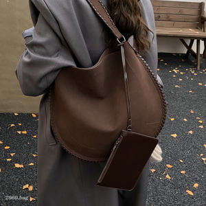 2025 New Autumn and Winter Women's Shoulder Bag 2025 Suede Fashion Korean Version Western Style Versatile Casual Commuting Tote Bag 
2025 New Autumn and Winter Women's Shoulder Bag 2025 Suede Fashion Korean Version Western Style Versatile Casual Commuting Tote Bag