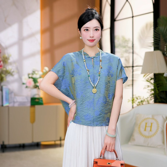 Spot Blue Rhyme Streaming ~ High-end Chinese Style New Chinese Stand Collar Versatile Top Short Sleeve Loose T-shirt Shirt Summer
Spot Blue Rhyme Streaming ~ High-end Chinese Style New Chinese Stand Collar Versatile Top Short Sleeve Loose T-shirt Shirt Summer