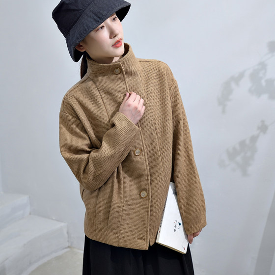 质 质 Loose large size black woolen short wind clothing woolen outer
质 质 Loose large size black woolen short wind clothing woolen outer