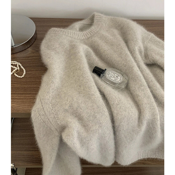 Cashmere high-end solid color pullover sweater for women 2025 autumn and winter new loose lazy style base knitted sweater
Cashmere high-end solid color pullover sweater for women 2025 autumn and winter new loose lazy style base knitted sweater