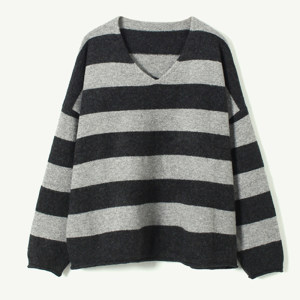 Feildan is very easy to wear, does not tolerate static electricity, is lazy, loose and versatile, cashmere blended V-neck wide striped sweater 9920 
Feildan is very easy to wear, does not tolerate static electricity, is lazy, loose and versatile, cashmere blended V-neck wide striped sweater 9920