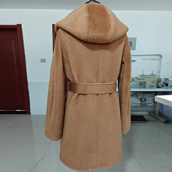 Hooded Thickened Alpaca Albac High-end White Short Coat Super Warm Woolen Jacket Women
Hooded Thickened Alpaca Albac High-end White Short Coat Super Warm Woolen Jacket Women