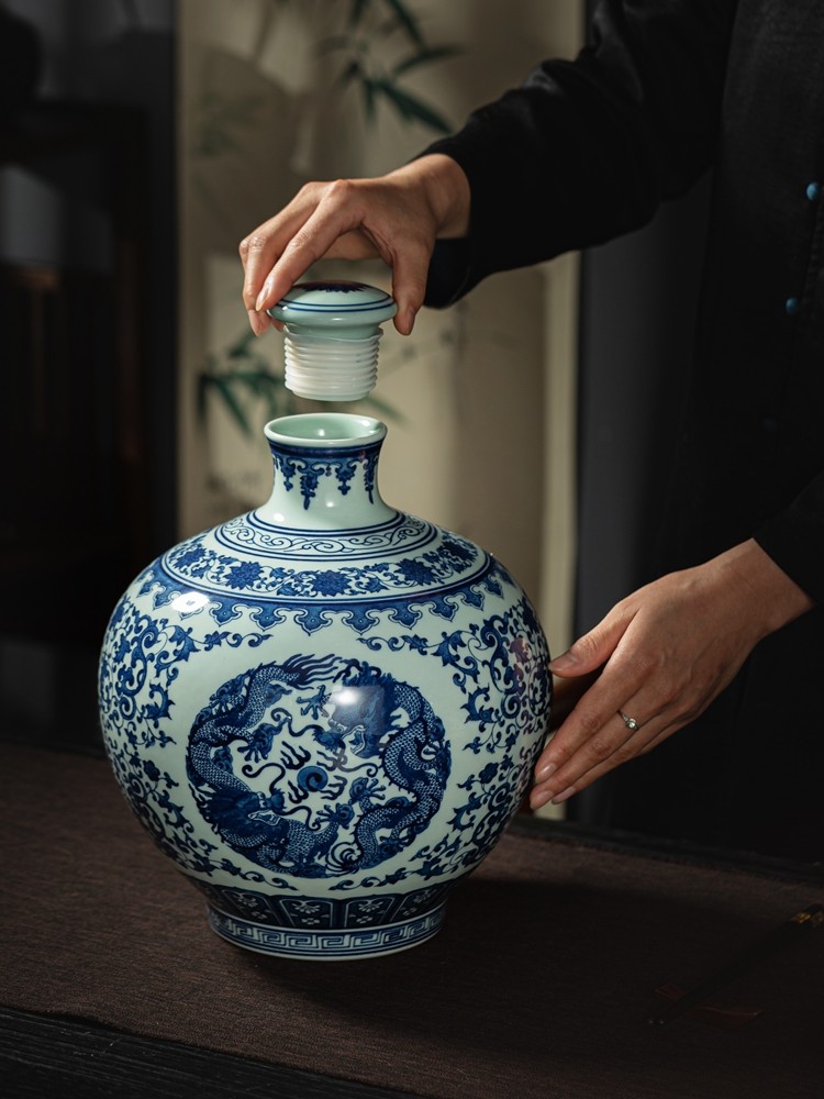 白磁瓶 白釉百合口瓶（鉅鹿）